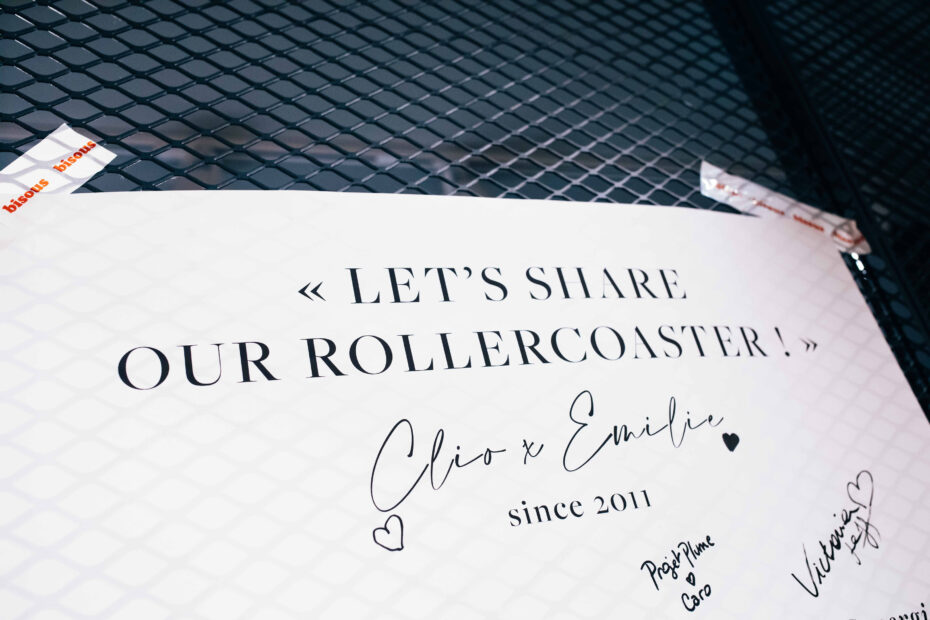 Let's share our Rollercoaster ! Signé par mes mentors Emilie & Clio. Avec la signature de Projet Plume pas loin.